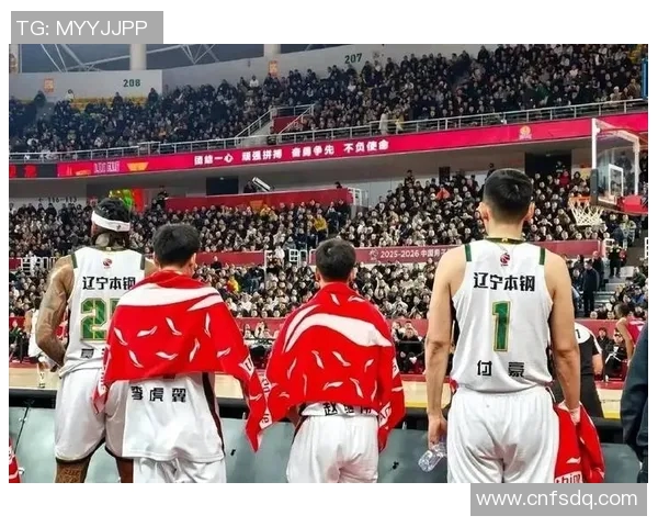 CBA辽宁对新疆比赛中的争议判罚引发热议球迷反应强烈