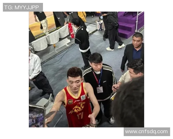 孙铭徽:从青涩新星到篮球场上的领军人物之路探索与成长 孙铭徽:从青涩新星到篮球场上的领军人物之路探索与成长